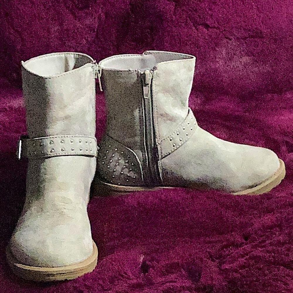 Short gray blinged out cow girl shoes